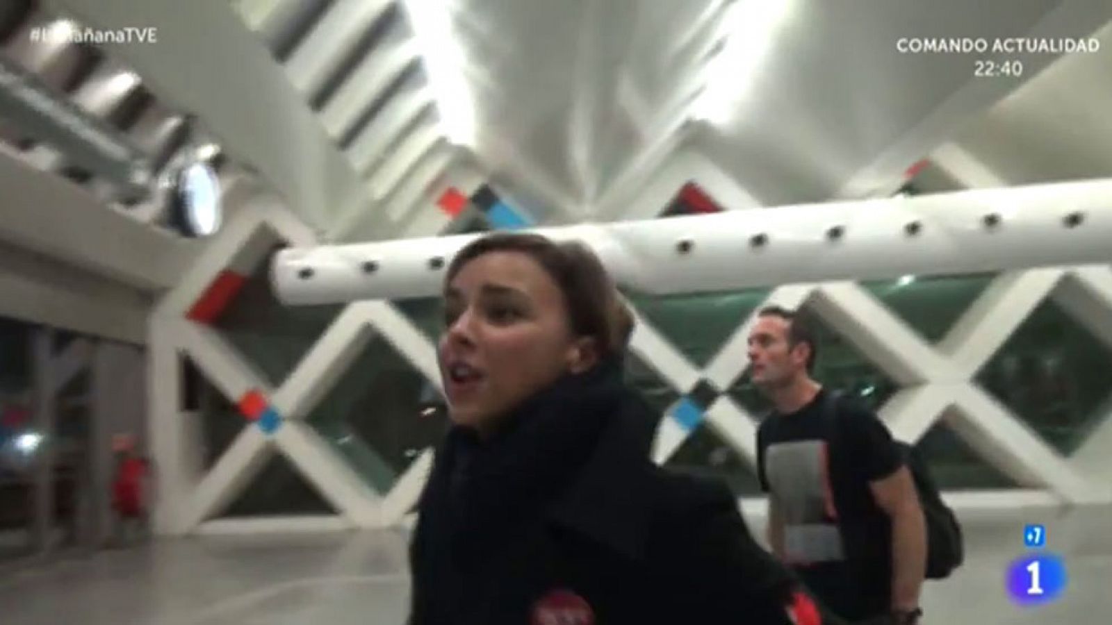 Chenoa asegura que lo único que le importa del concierto de reencuentro de OT es que la gente se lo pasara bien y que no ha visto nada de la polémica generada en las redes sociales sobre la supuesta "cobra" de David Bisbal tras cantar "Escondidos".