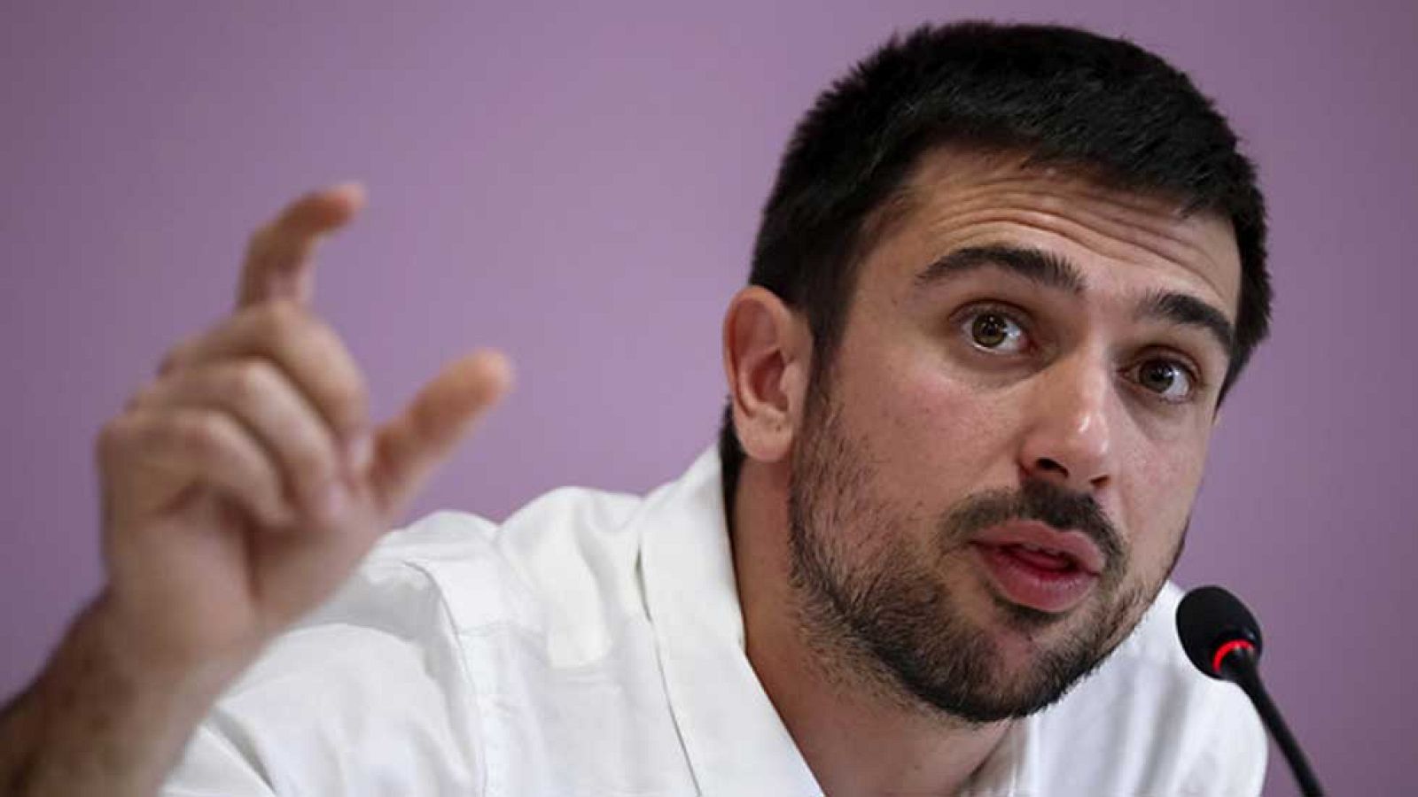 Ramón Espinar niega las acusaciones de hacer negocio con una vivienda protegida