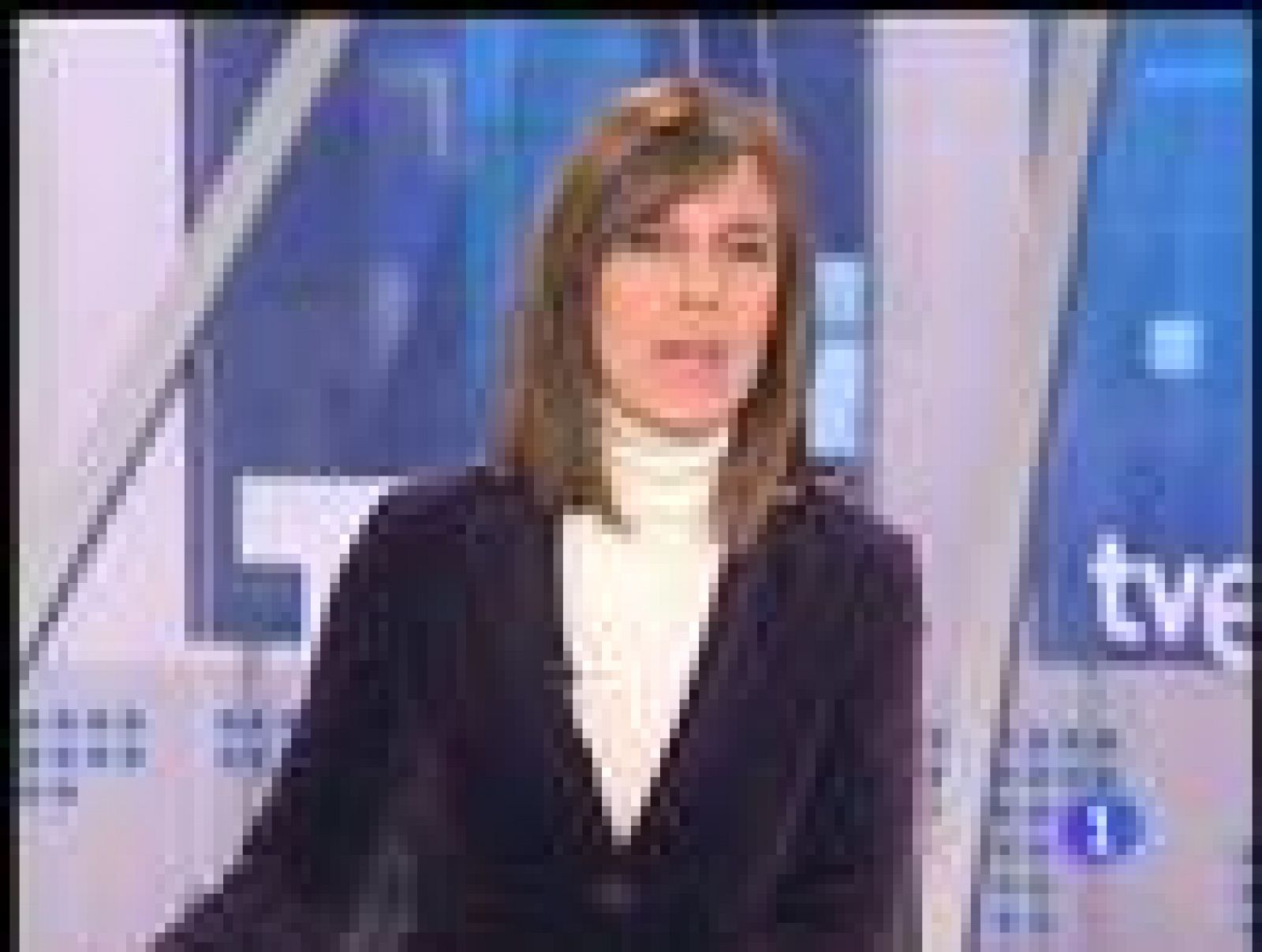 Desde primera hora de la mañana la nieve ha empezado a complicar las cosas en Barajas | Ver