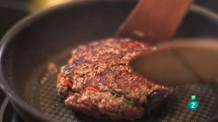 RTVE Cocina - Hamburguesa con champiñones de "Extraños en un tren"