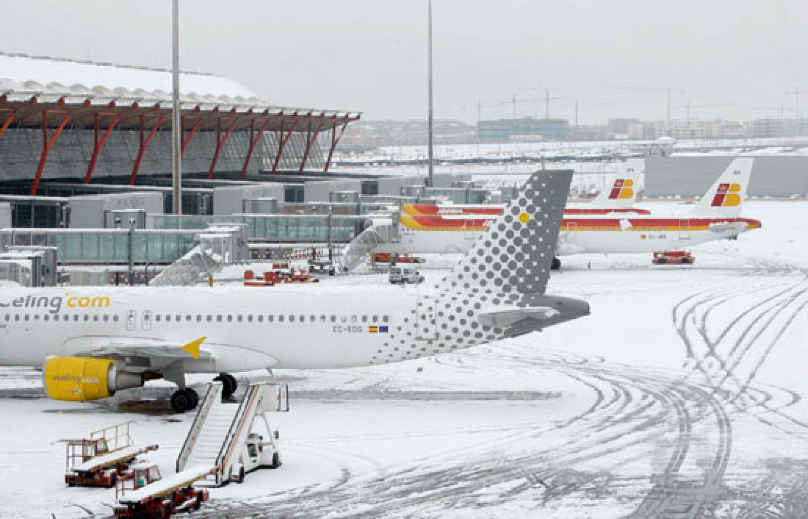 El Aeropuerto de Barajas reabre tras permanecer más de cinco horas cerrado