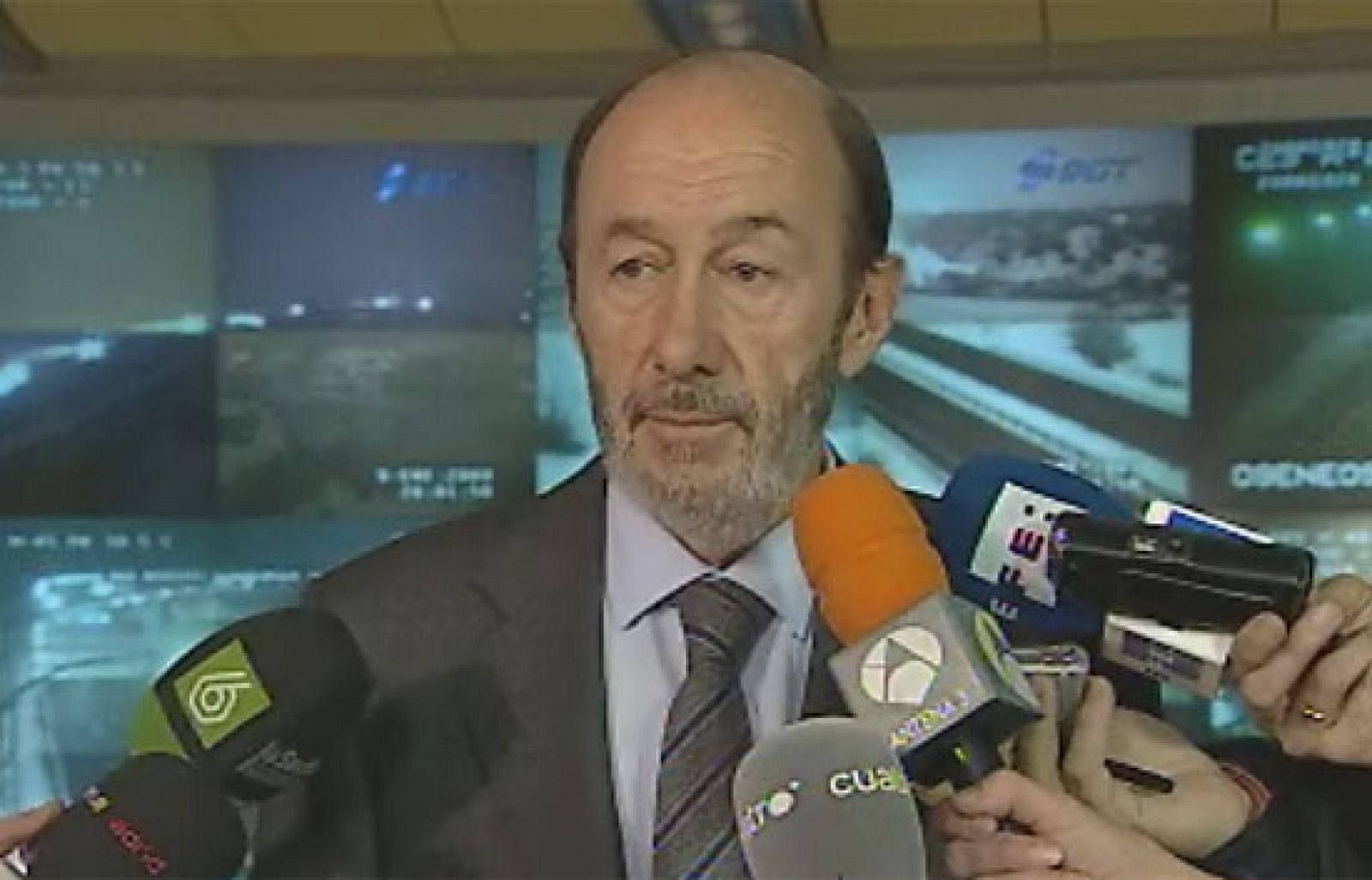 Rubalcaba dice que no se preveía que cayera una nevada de tal magnitud en Madrid | Ver
