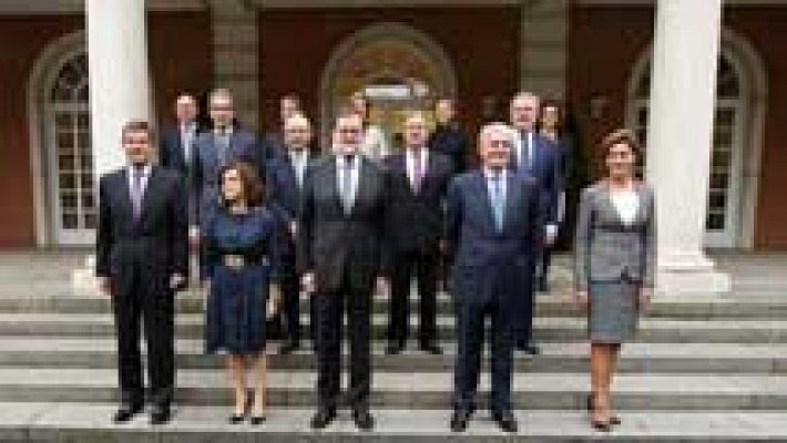 Los 13 nuevos ministros del Gobierno de Rajoy han jurado sus cargos ante el rey
