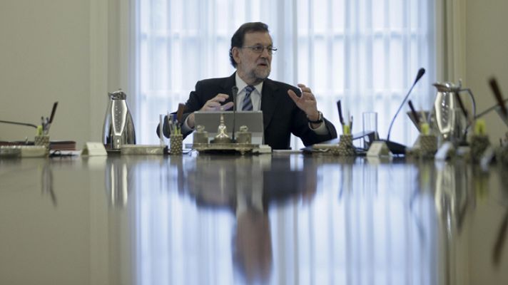 Telediario 1 - Rajoy traslada a sus nuevos ministros la necesidad de "hablar, dialogar, pactar y consensuar"