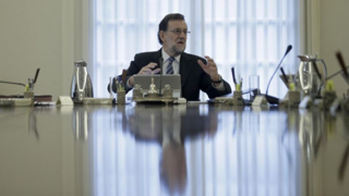 Telediario 1 - Rajoy traslada a sus nuevos ministros la necesidad de "hablar, dialogar, pactar y consensuar"