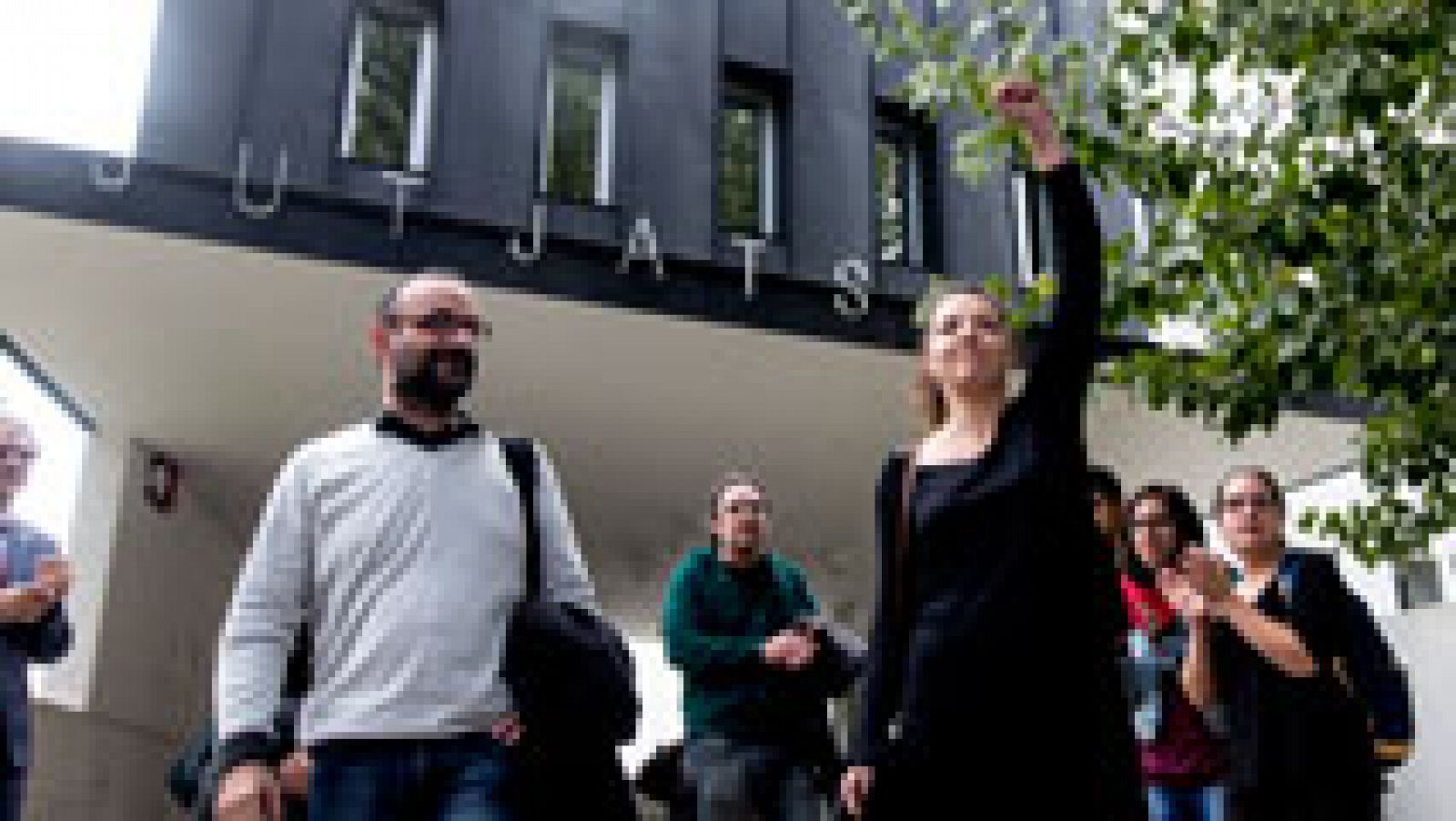 Telediario 1: La alcaldesa de Berga califica su detención por no retirar la estelada de "antidemocrática" | RTVE Play