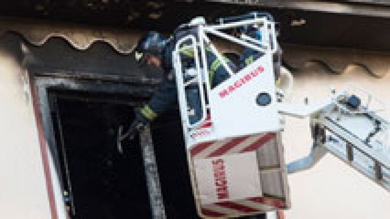 Una menor de 14 años muere en Zaragoza tras caer desde un quinto piso en llamas