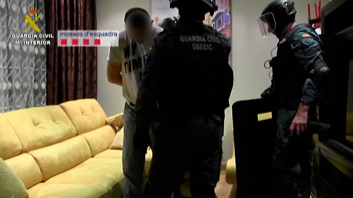 Telediario 1 - Cae una red que logró 440.000 euros robando cajas fuertes en toda España