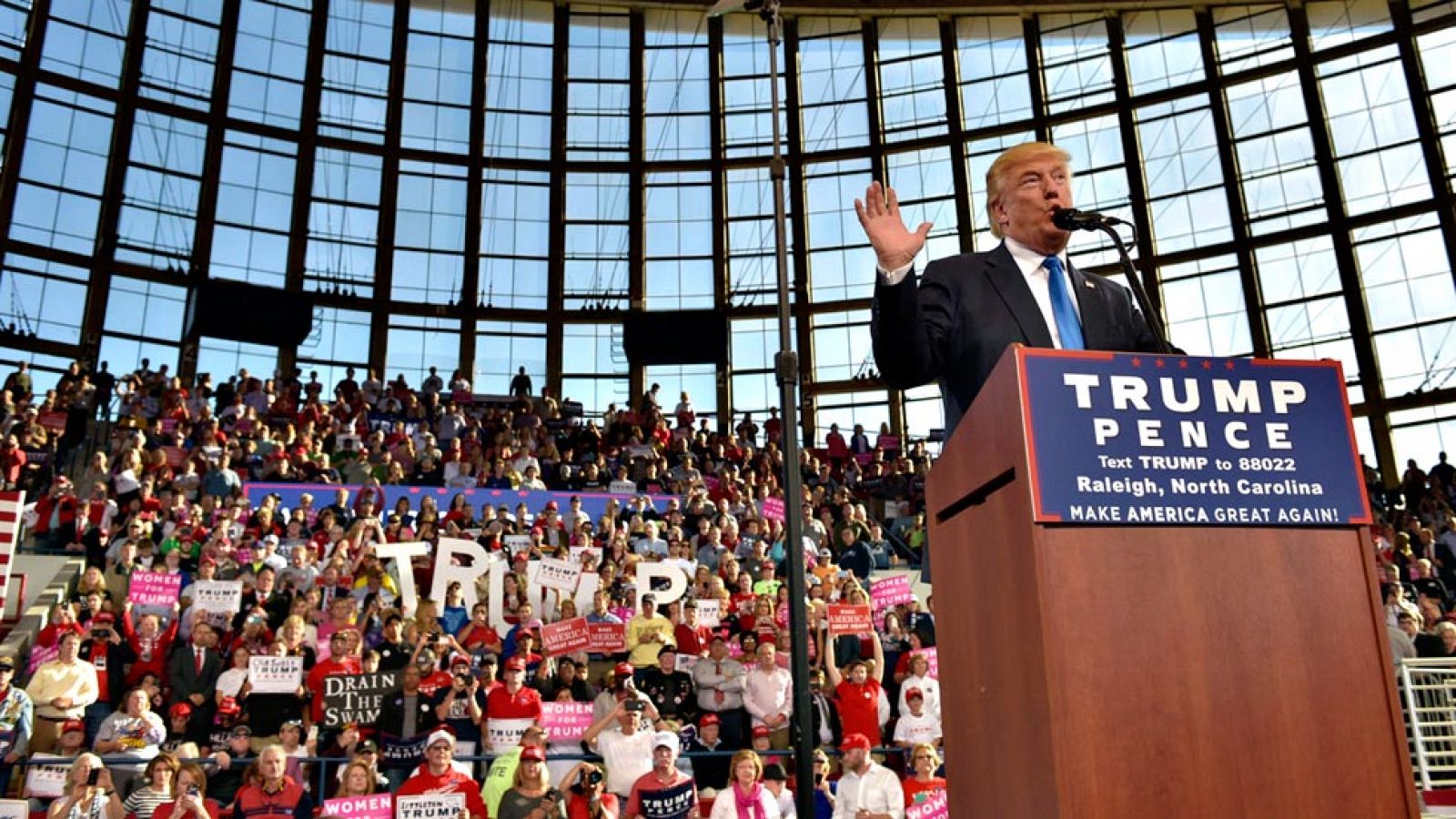 Los candidatos a la Casa Blanca apuran sus opciones en el último día de campaña