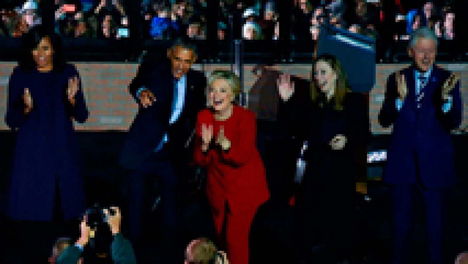 Clinton cierra la campaña junto a los Obama y a su familia: "Quiero ser la presidenta de todos"