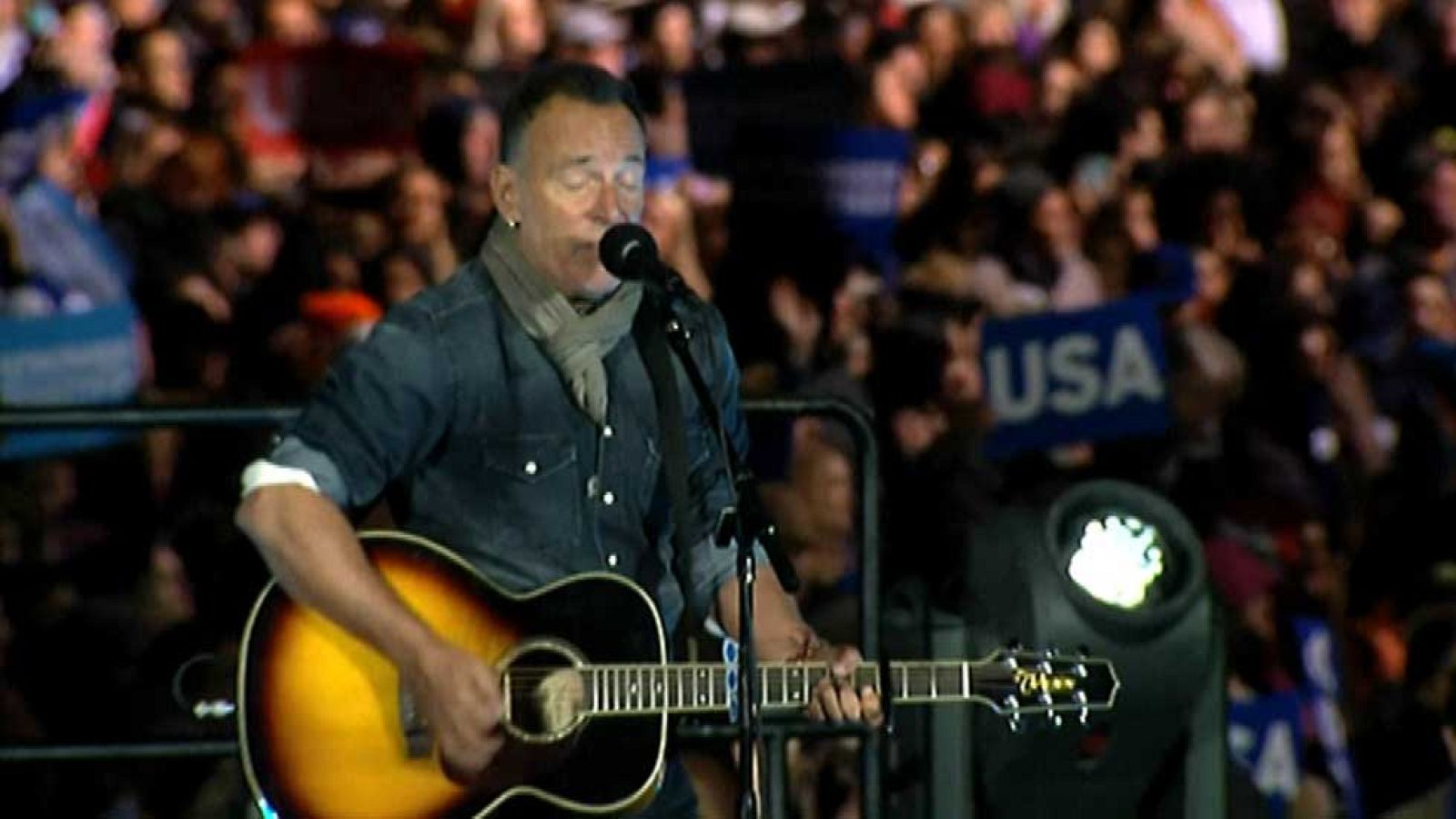 Un multitudinario acto en Filadelfia puso fin a la campaña de Hillary Clinton