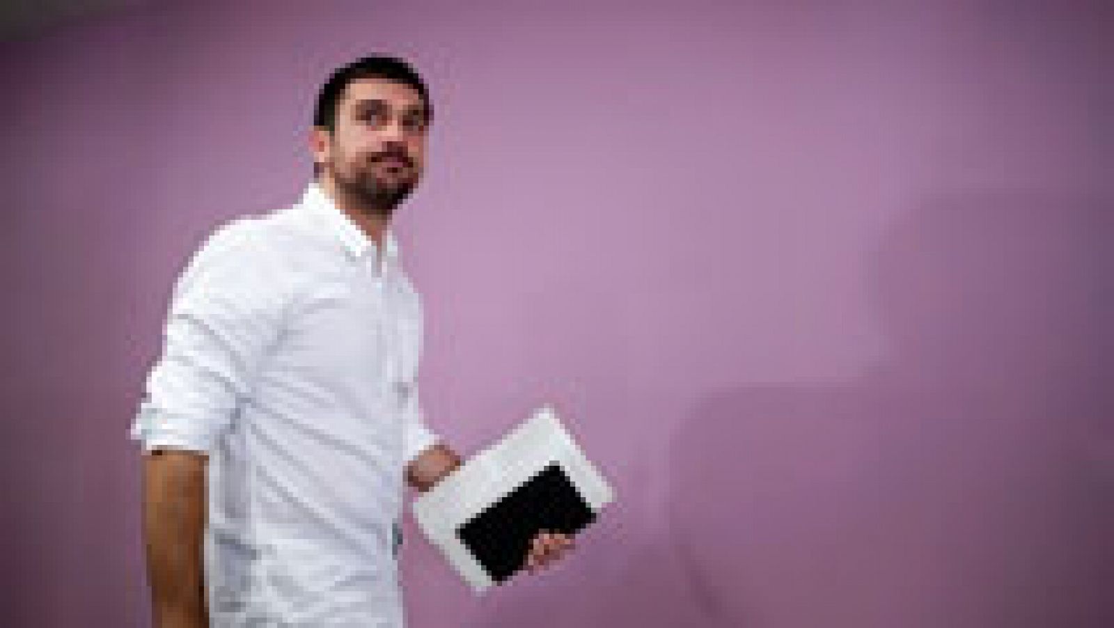 Continúa el cruce de acusaciones entre Podemos y la Comunidad de Madrid sobre la compraventa del piso protegido del senador Ramón Espinar