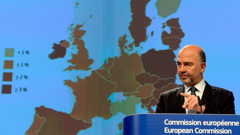 España cumplirá con el déficit este año, pero no lo hará en 2017, según la Comisión Europea