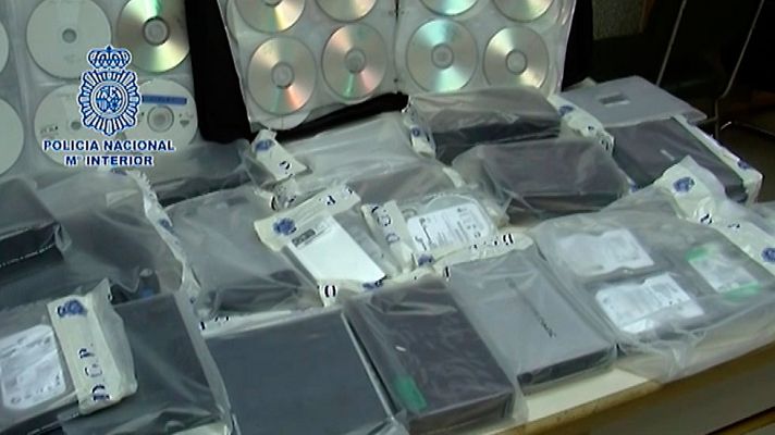 Telediario 1 - Detenidos 56 pedófilos por distribuir por internet imágenes de graves abusos a niños muy pequeños