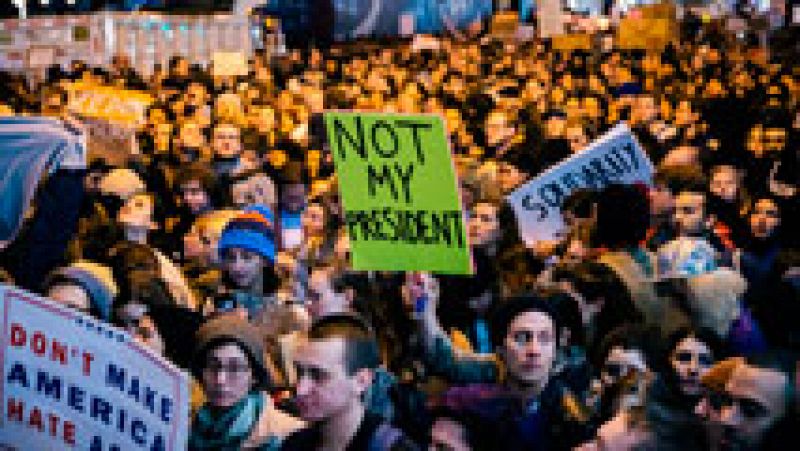 Miles de personas protestan en las calles de Estados Unidos tras el triunfo de Donald Trump