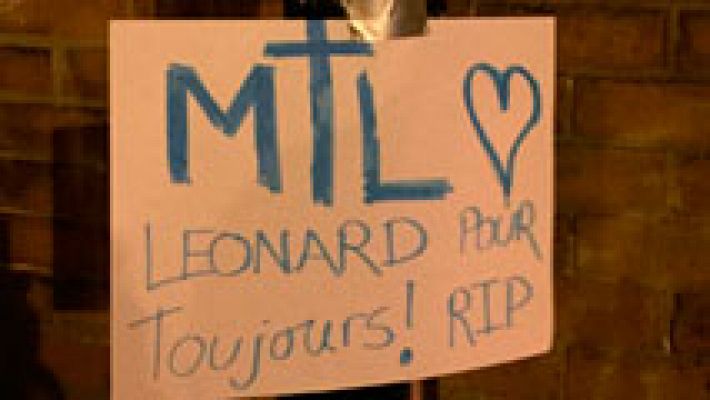 Flores y mensajes de agradecimiento para despedir a Leonard 