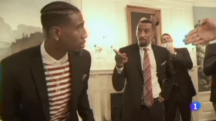 Telediario 1 - Los Cavaliers hacen 'el maniquí' en la Casa Blanca