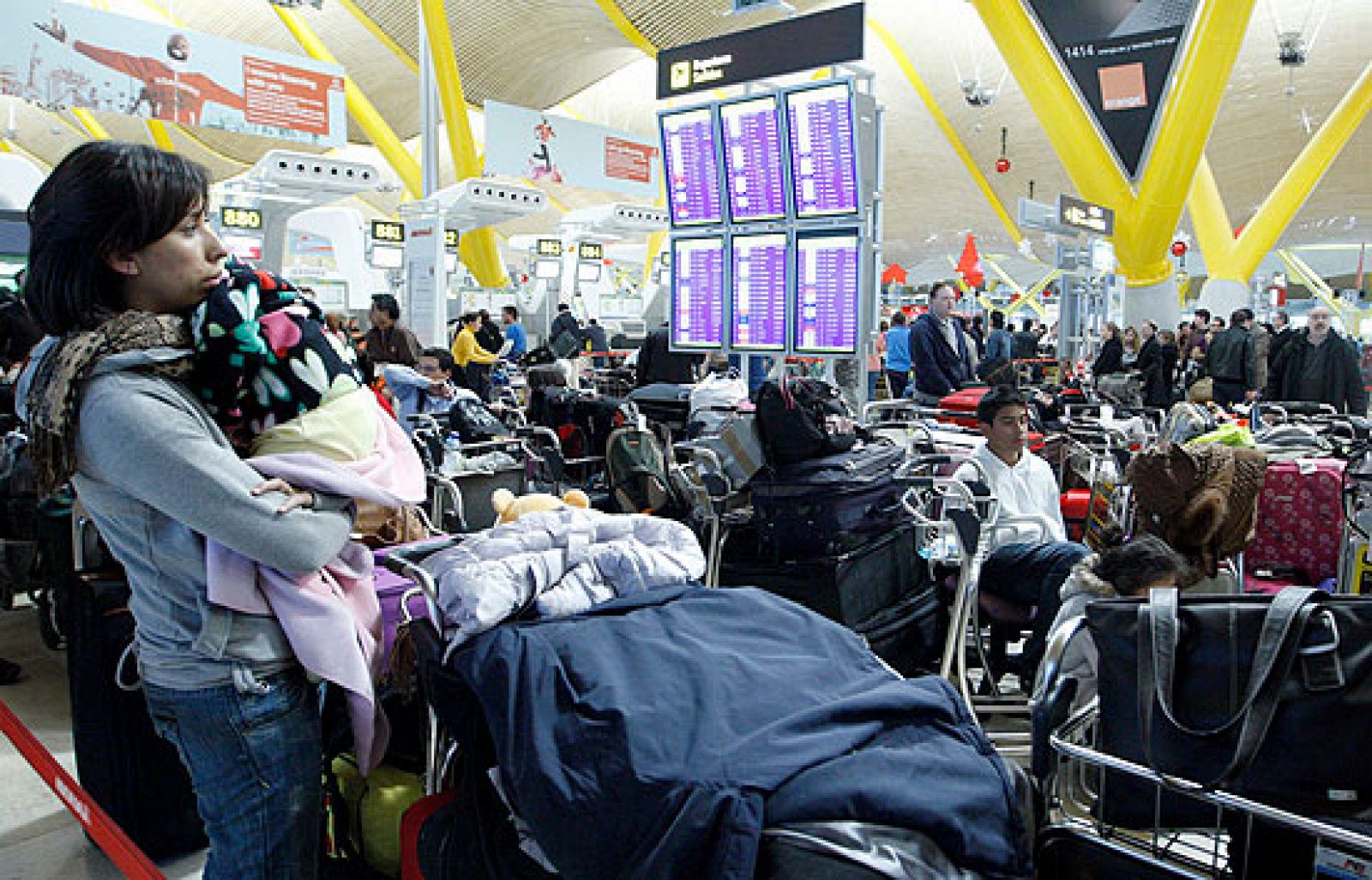 Barajas recupera la normalidad poco a poco