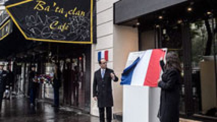 Hollande preside los homenajes a las víctimas en el primer aniversario de los atentados de París