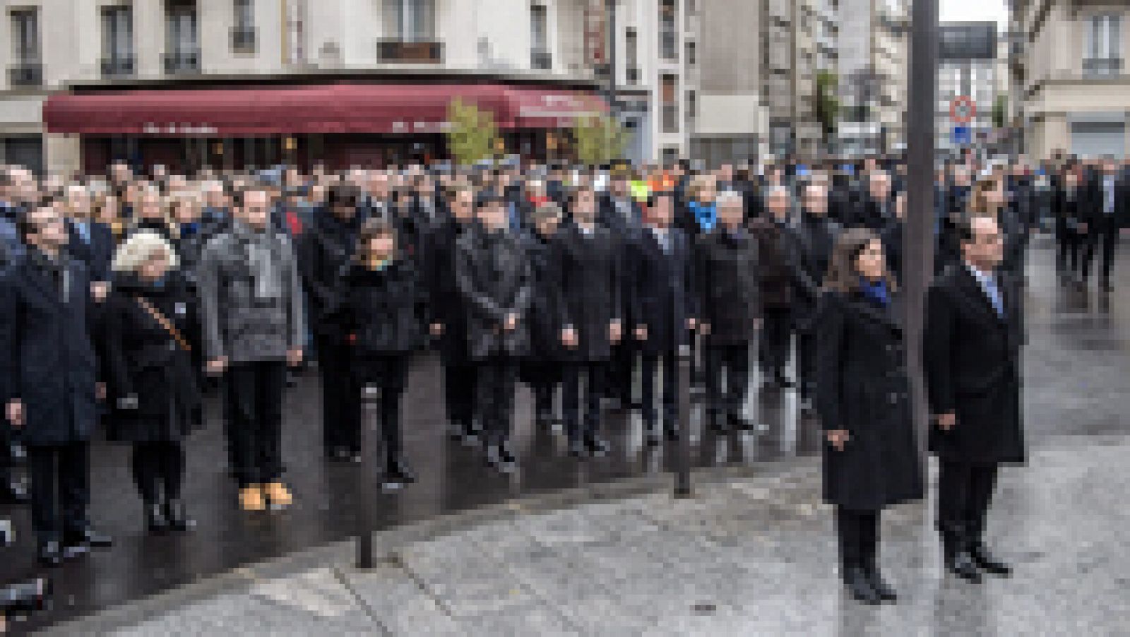 Francia rinde homenaje a las víctimas de los atentados de París un año después