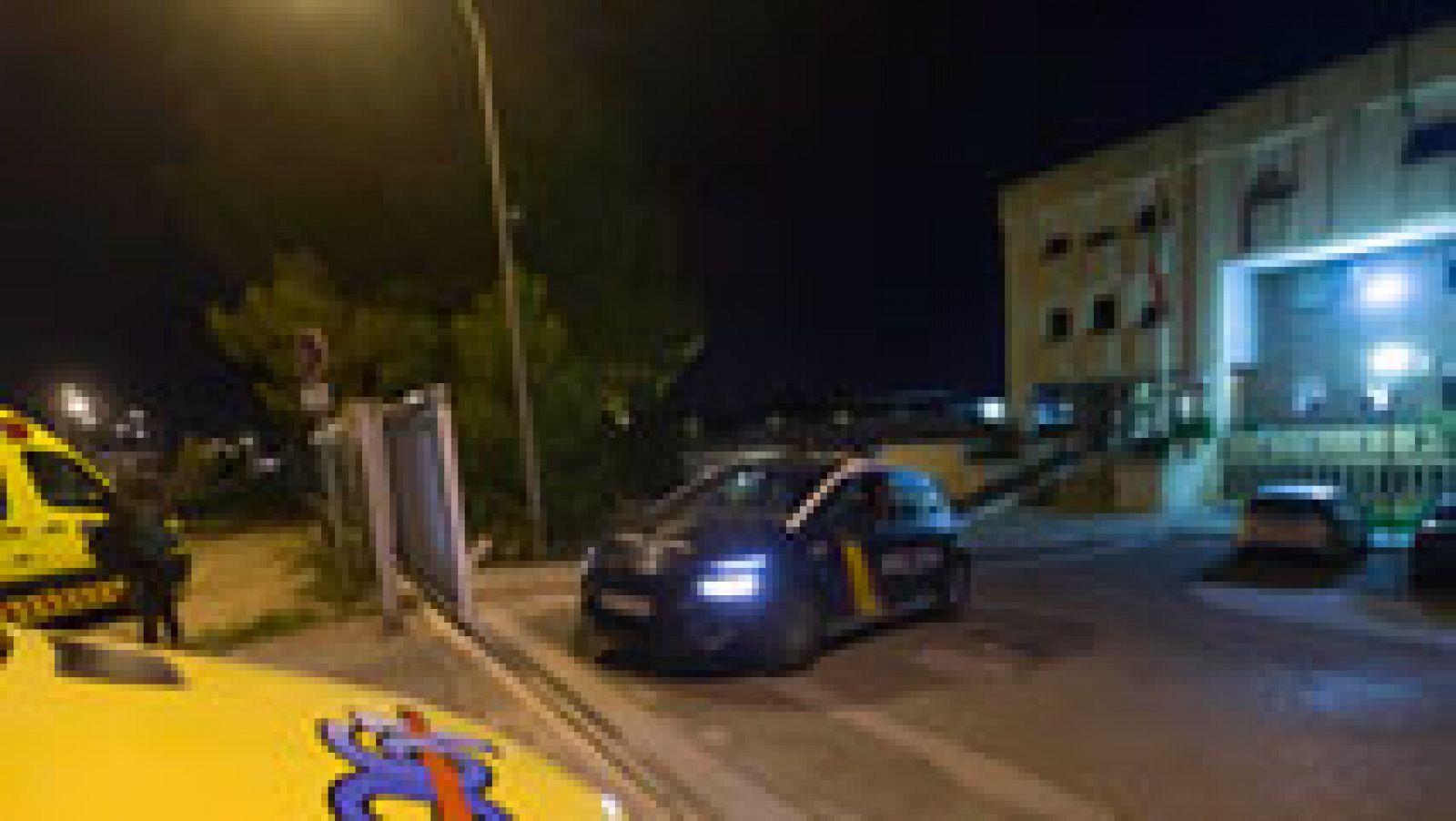 Telediario 1: Una docena de internos se fugan del CIE de Murcia tras un motín en el que resultaron heridos tres policías | RTVE Play