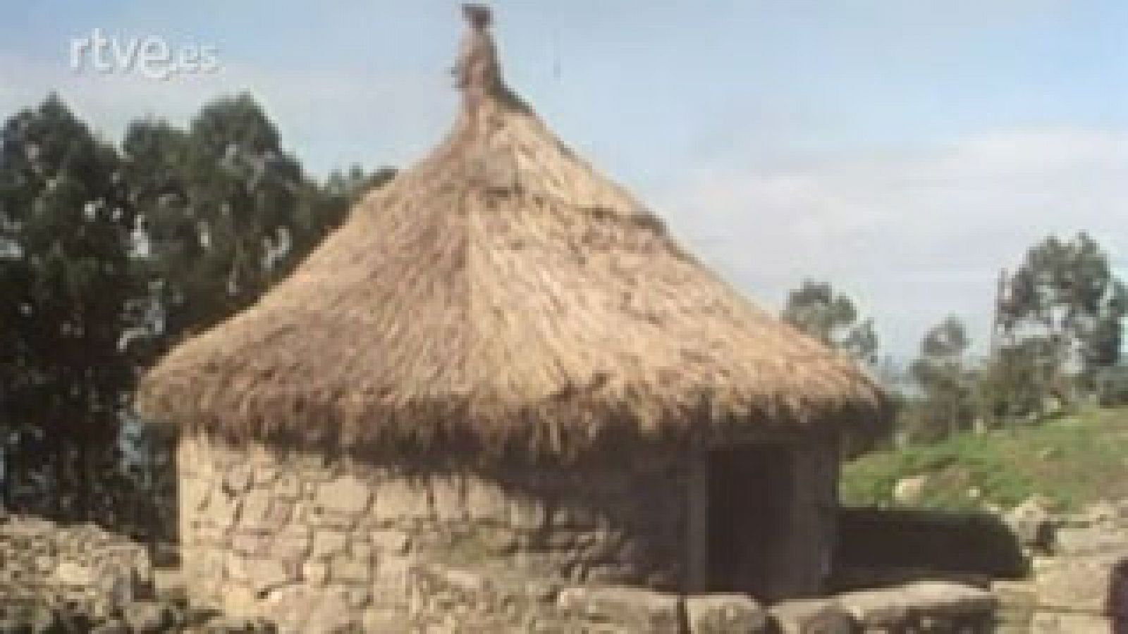 Arte y tradiciones populares - Arquitectura popular en Galicia - Orígenes de la casa redonda. Los castros