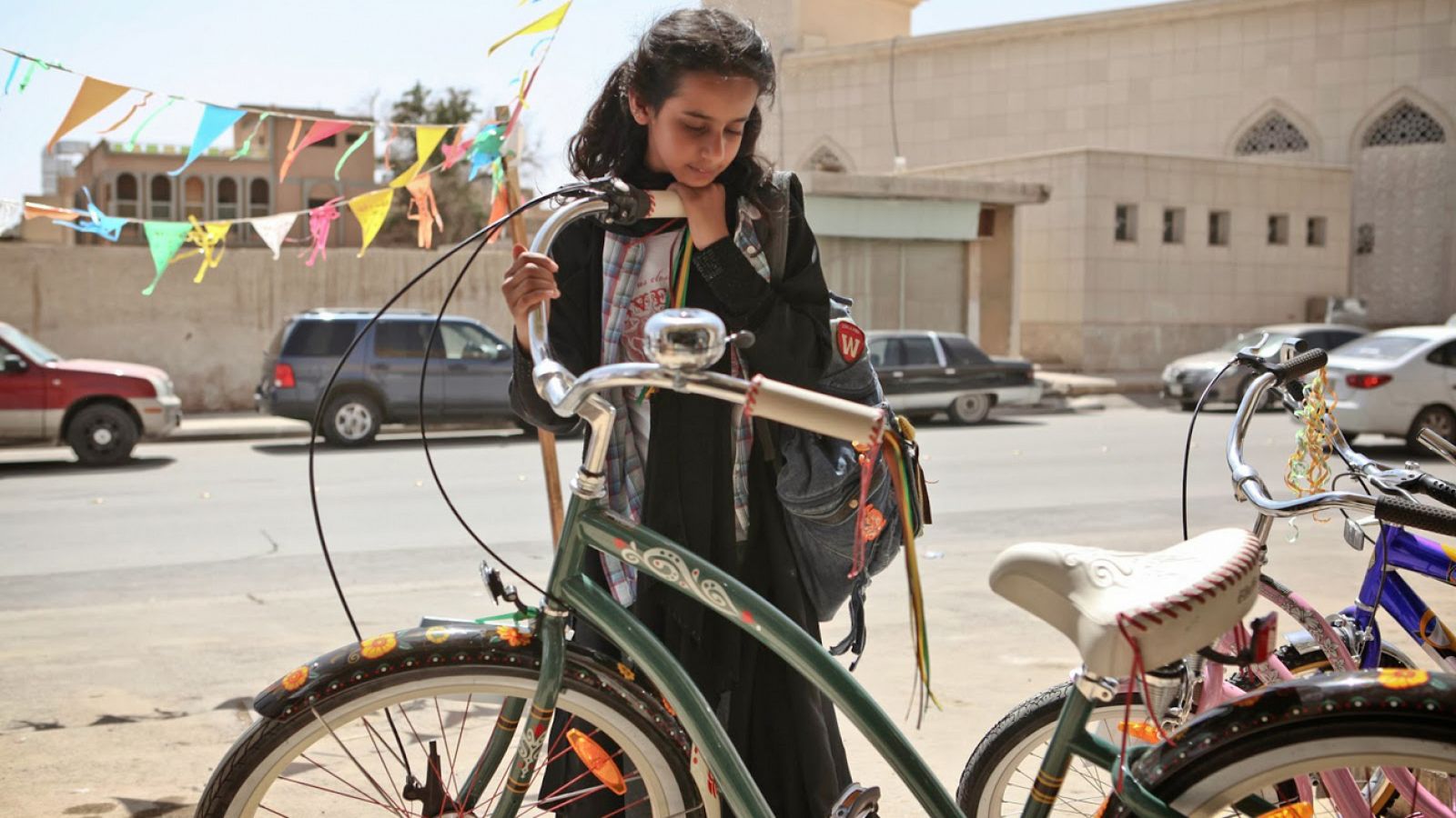 El cine de La 2: 'La bicicleta verde', una permiada película en El Cine de La 2 | RTVE Play