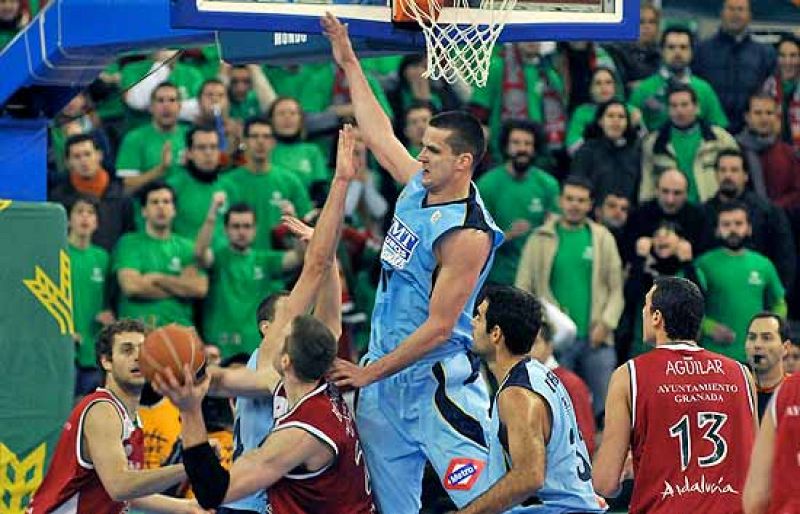 Gran victoria a domicilio del Estudiantes en la cancha del Granada, con un resultado de 53-72.