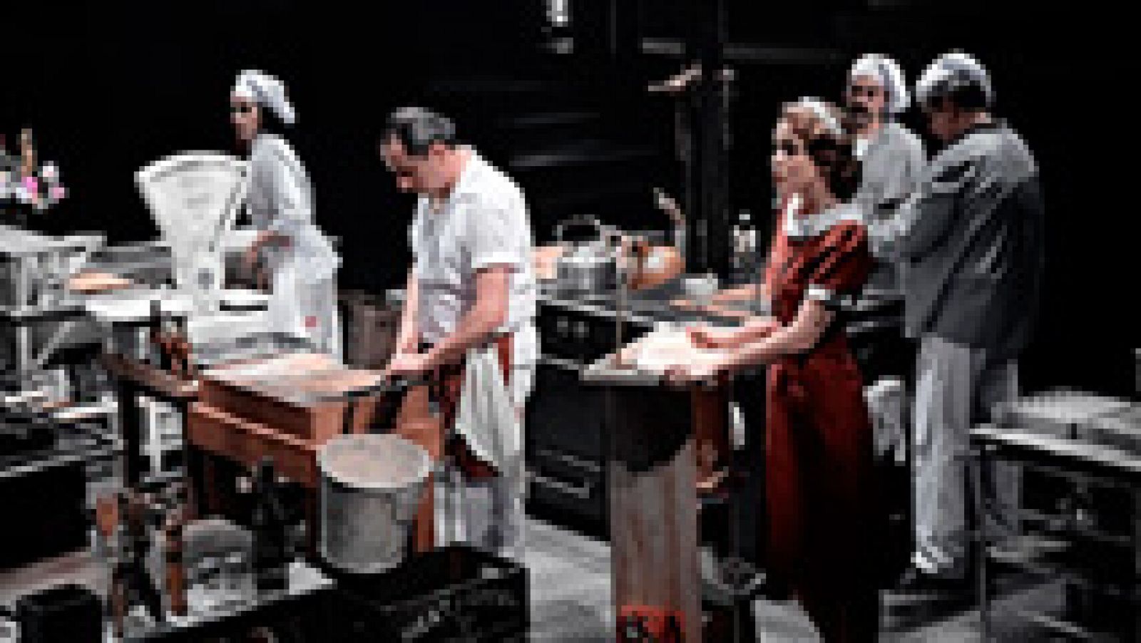 Telediario 1: 'La Cocina', teatro en 360º con 26 actores en escena | RTVE Play