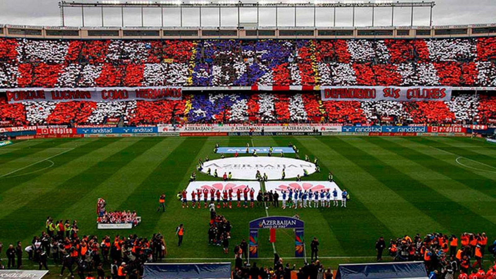 Después de 50 años, el Vicente Calderón vivirá este sábado su último derbi liguero en medio de un ambiente nostálgico y festivo a la vez. Las gradas se teñirán de rojiblanco y un gran `tifo¿ inicial recordará que este no es un partido más. Es un partido para la historia.