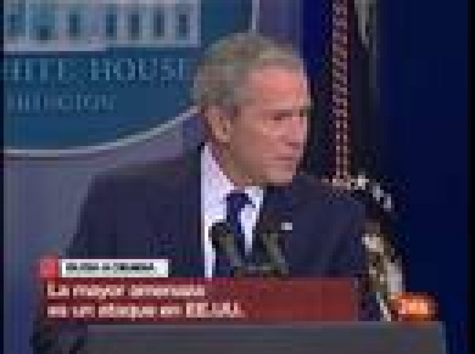 La corresponsal de TVE en Washington, Anna Bosh, analiza la última conferencia de prensa como presidente de George W. Bush antes de dejar el cargo. Bush se ha despedido advirtiendo a su sucesor, Barack Obama, sobre la "urgente amenaza" de un ataque terrorista a EE.UU. 