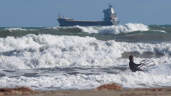 Telediario 1 - Un temporal de lluvia y viento mantiene en alerta a esta hora a  más de 20 provincias