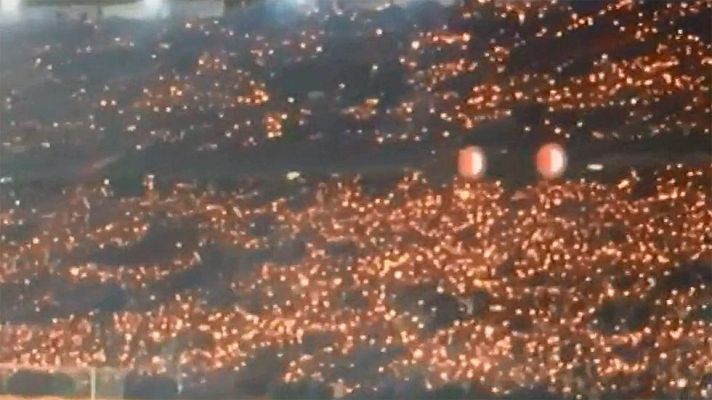 Telediario 1 - Emotivo homenaje de la afición del Feyenoord a Vilhena