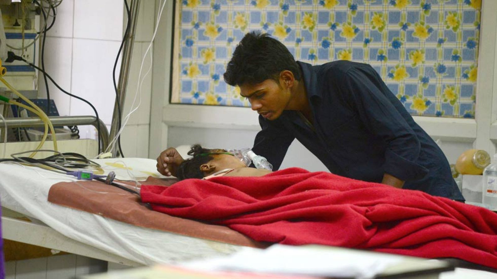 Finalizan las labores de rescate en el tren accidentado en la India con 146 muertos