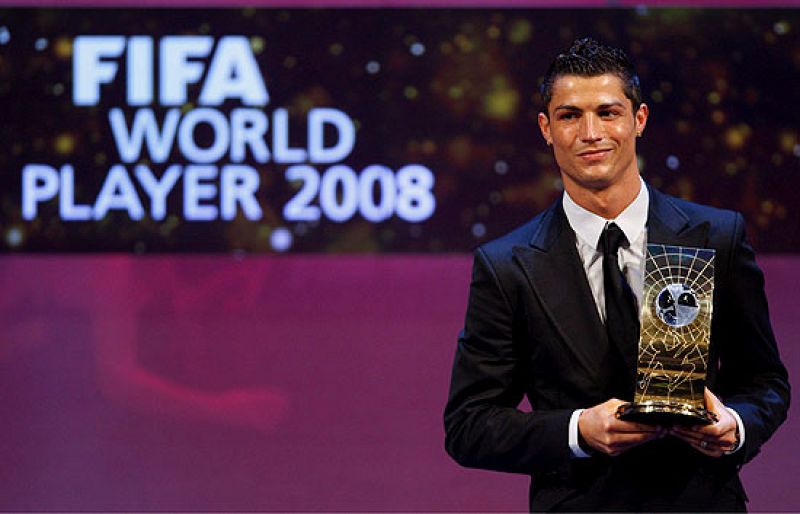Los mejores momentos de la gala de entrega del FIFA World Player, en la que ha ganado Cristiano Ronaldo en la categoría masculina y la brasileña Marta en la femenina.