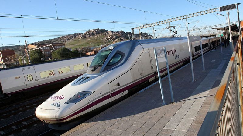 Las españolas Talgo y CAF se disputan el 'macrocontrato' del AVE de Renfe 