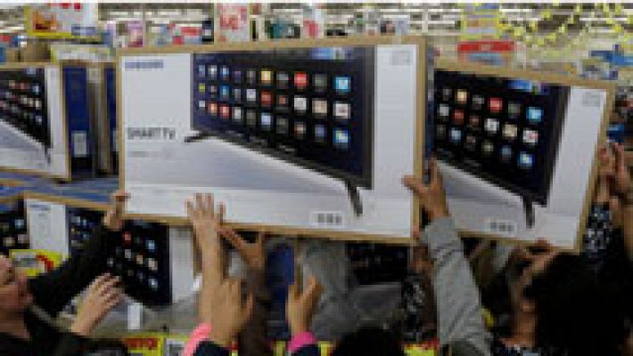 Telediario 1 - A tres días del Black Friday los consumidores alertan: los derechos son los mismos que el resto de días