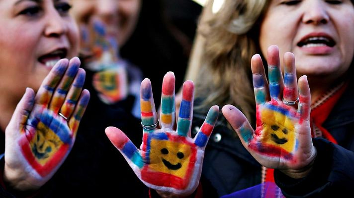 Telediario 1 - El partido de Erdogan retira la propuesta para perdonar a los agresores sexuales que se casaran con sus víctimas