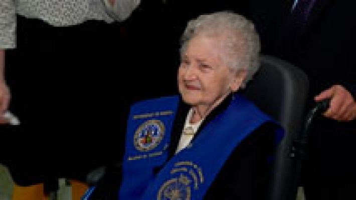 Telediario 1 - Licenciada en Químicas 75 años después de iniciar la carrera