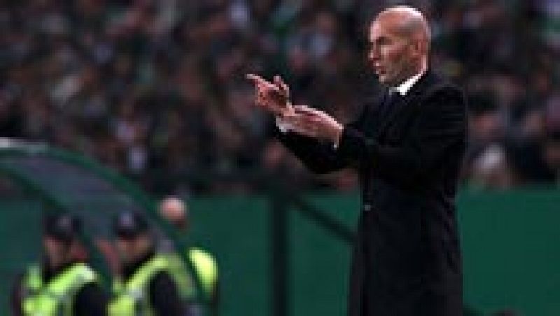 El entrenador del Real Madrid, Zinedine Zidane, ha reconocido que le faltó "un poco de energía" durante el partido ante el Sporting de Lisboa: "ahora hay que descansar, jugar cada tres días no es fácil".