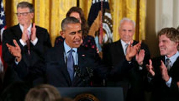 Telediario 1 - Barack Obama exalta la diversidad de EE.UU. en su última entrega de las Medallas de la Libertad