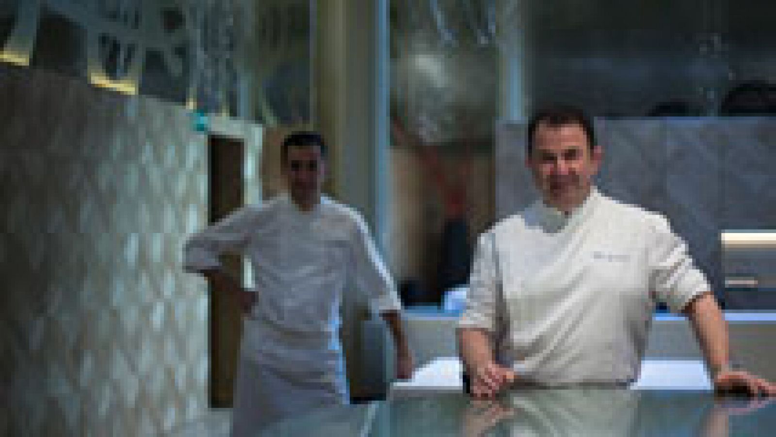 Telediario 1: Martín Berasategui primer chef con dos restaurantes reconocidos con tres estrellas Michelín | RTVE Play