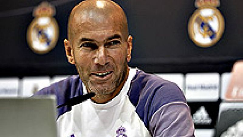 El entrenador del Real Madrid, Zinédine Zidane, ha afirmado este  viernes que todavía no está pensando en el Clásico de la próxima  semana, sino que primero tendrán que ganar este sábado al Real  Sporting de Gijón en el Santiago Bernabéu (16.15 horas