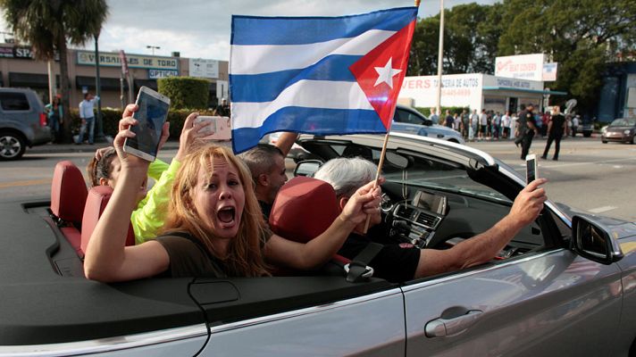 Telediario 1 - Los exiliados cubanos festejan en Miami la muerte de Fidel