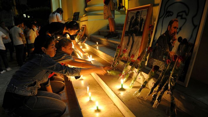 Telediario 1 - Ambiente sobrio y prudente en la primera noche sin Fidel