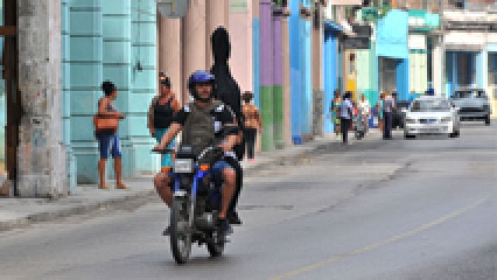 Así han vivido los españoles que vuelven de Cuba la muerte de Fidel