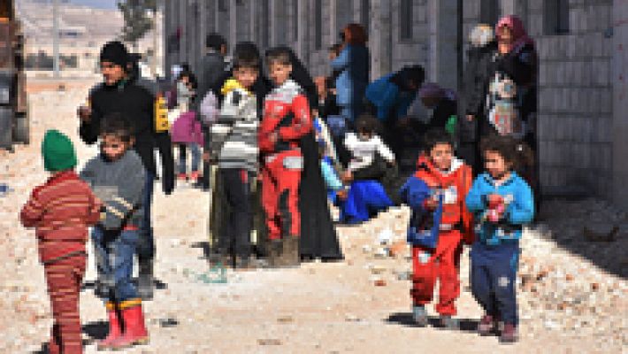 Miles de civiles huyen del este de Alepo mientras prosigue l