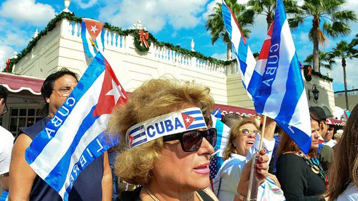 Telediario 1 - Los exiliados anticastristas anhelan desde Miami los cambios en Cuba tras la muerte de Fidel Castro