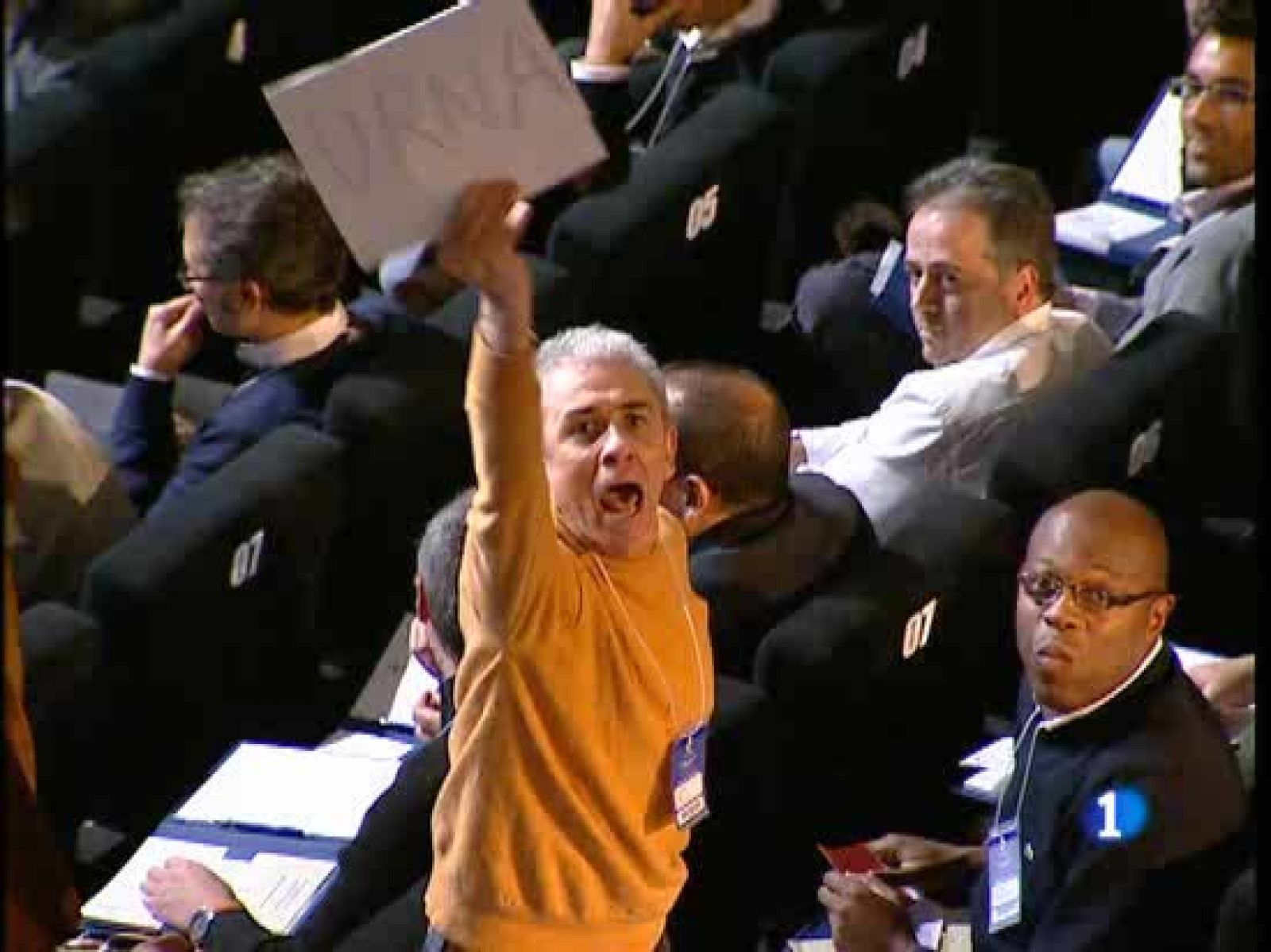 El Real Madrid abrirá una investigación para esclarecer las posibles irregularidades que se pudieron producir en la Asamblea General del pasado siete de diciembre y que hoy ha publicado el diario Marca. El Director General de Socios del club, Luis Bárcena lo ha anunciado. 