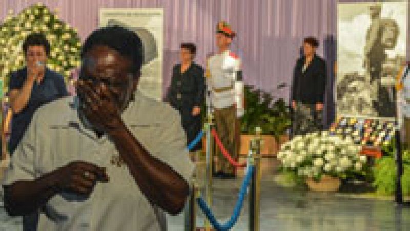 Miles de cubanos se despiden de Fidel Castro en La Habana